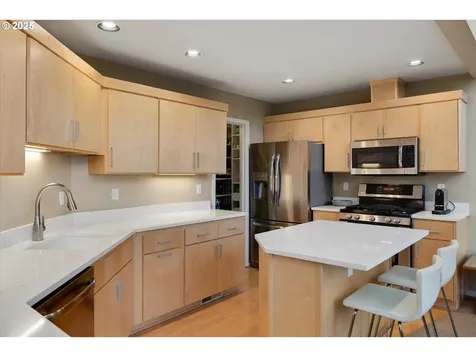 258 Cervantes Lake Oswego OR 97035