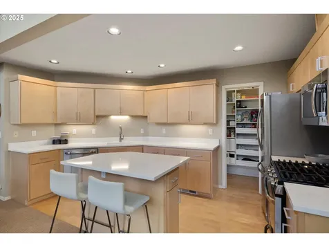 258 Cervantes Lake Oswego OR 97035