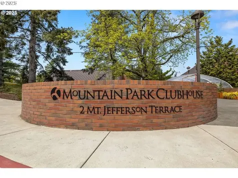 258 Cervantes Lake Oswego OR 97035