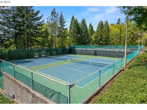 258 Cervantes Lake Oswego OR 97035
