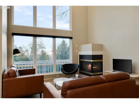 258 Cervantes Lake Oswego OR 97035