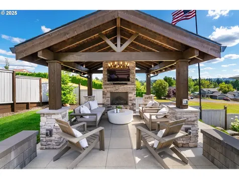 14132 Cleveland Street Oregon City OR 97045