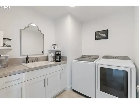 14132 Cleveland Street Oregon City OR 97045