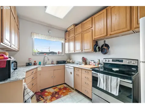 116 Cedar Avenue Tillamook OR 97141