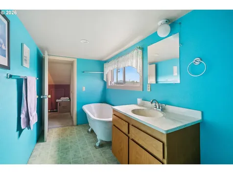 116 Cedar Avenue Tillamook OR 97141