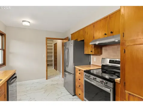 6631 SE Mitchell Court Portland OR 97206