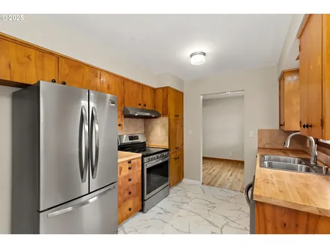 6631 SE Mitchell Court Portland OR 97206