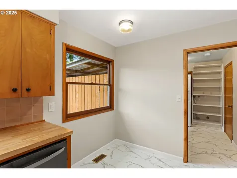 6631 SE Mitchell Court Portland OR 97206