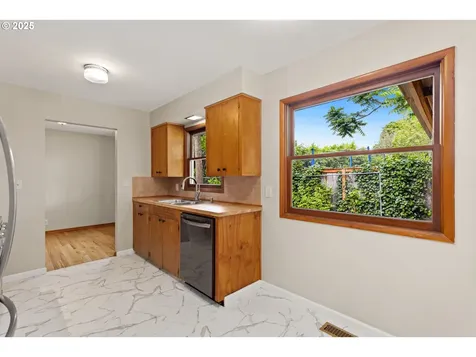 6631 SE Mitchell Court Portland OR 97206