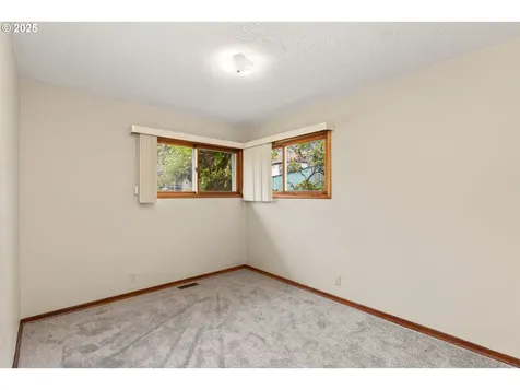 6631 SE Mitchell Court Portland OR 97206
