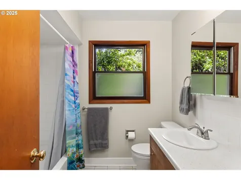 6631 SE Mitchell Court Portland OR 97206