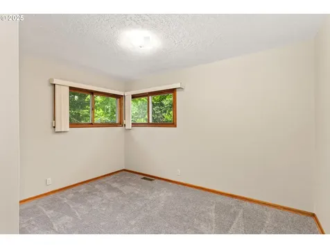 6631 SE Mitchell Court Portland OR 97206
