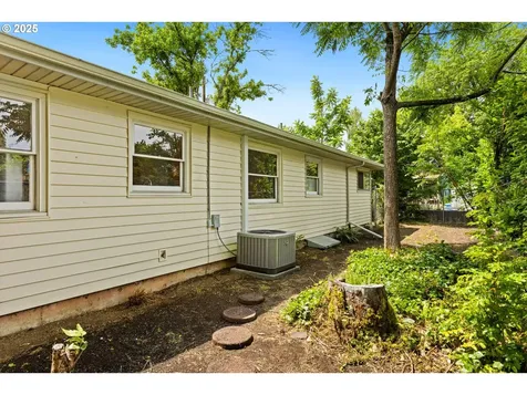 6631 SE Mitchell Court Portland OR 97206