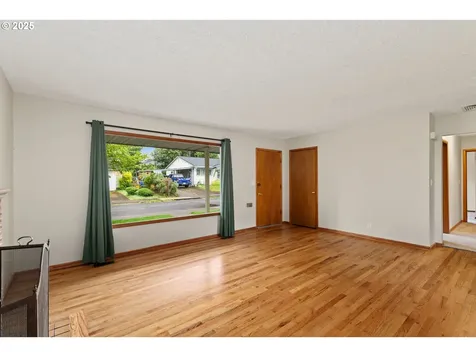 6631 SE Mitchell Court Portland OR 97206