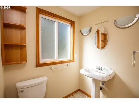 25 S 21st Street Cottage Grove OR 97424