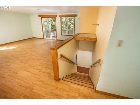 25 S 21st Street Cottage Grove OR 97424