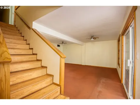 25 S 21st Street Cottage Grove OR 97424