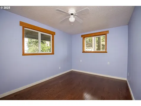 25 S 21st Street Cottage Grove OR 97424
