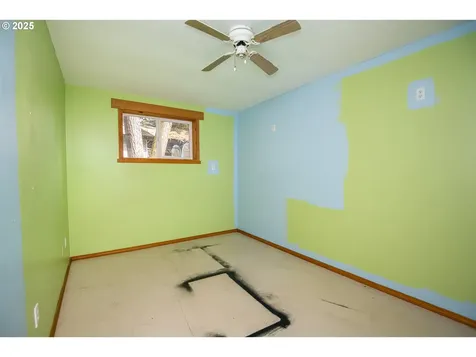 25 S 21st Street Cottage Grove OR 97424