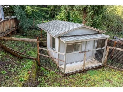 25 S 21st Street Cottage Grove OR 97424