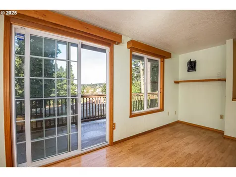 25 S 21st Street Cottage Grove OR 97424