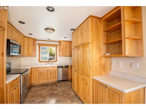 25 S 21st Street Cottage Grove OR 97424
