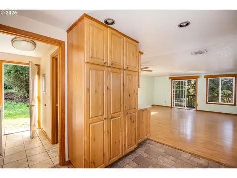 25 S 21st Street Cottage Grove OR 97424