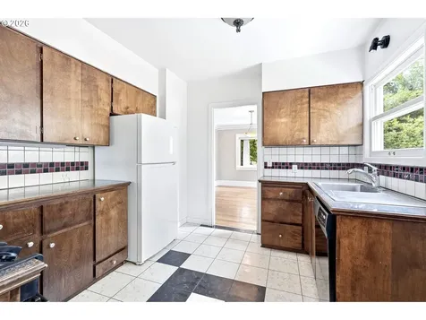 2832 NE 9th Avenue Portland OR 97212