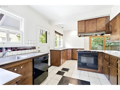 2832 NE 9th Avenue Portland OR 97212