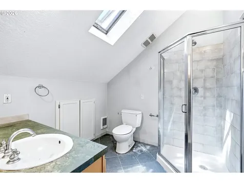 2832 NE 9th Avenue Portland OR 97212