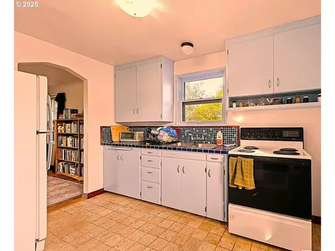 1890 W 18th Avenue Eugene OR 97402