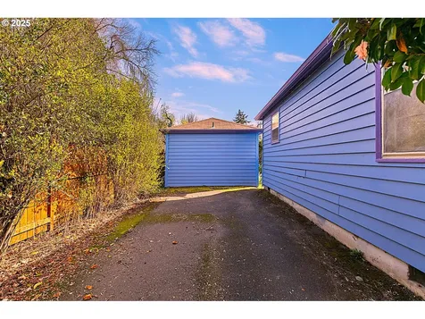 1890 W 18th Avenue Eugene OR 97402