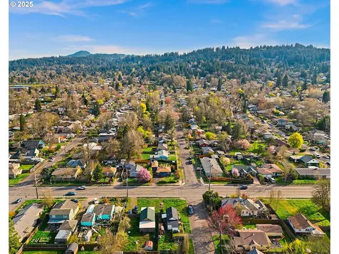 1890 W 18th Avenue Eugene OR 97402