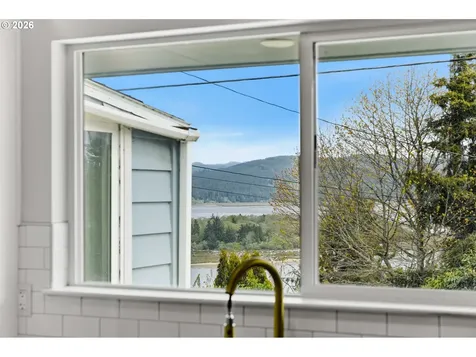 546 W Fir Avenue Coos Bay OR 97420