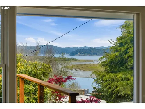 546 W Fir Avenue Coos Bay OR 97420