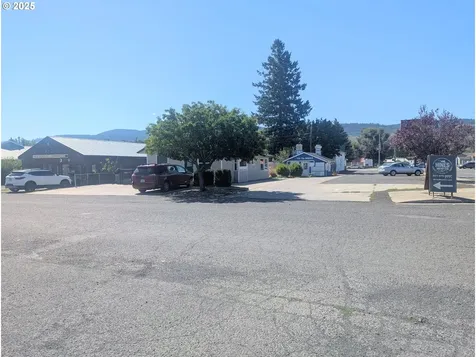 203 Willow Street La Grande OR 97850
