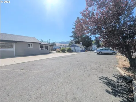 203 Willow Street La Grande OR 97850