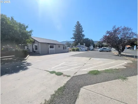 203 Willow Street La Grande OR 97850