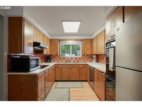 1997 Crozer Street NW Salem OR 97304