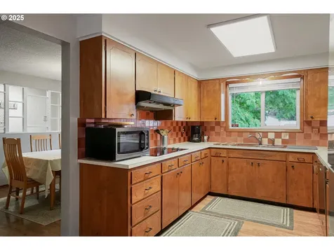 1997 Crozer Street NW Salem OR 97304