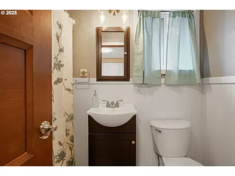 1997 Crozer Street NW Salem OR 97304