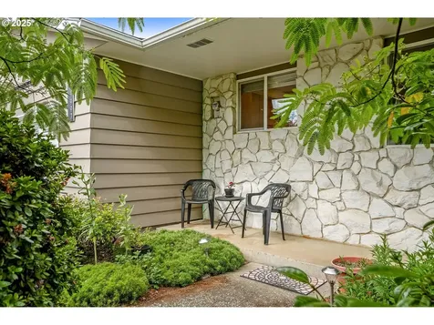 1997 Crozer Street NW Salem OR 97304