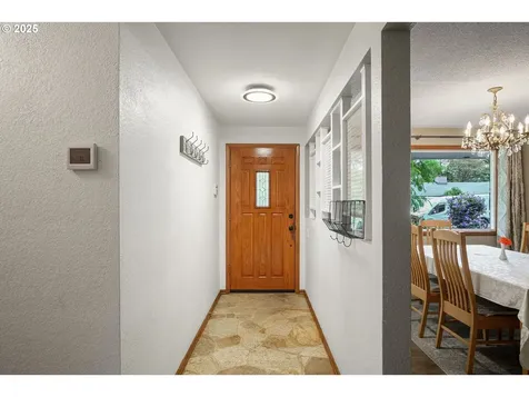1997 Crozer Street NW Salem OR 97304