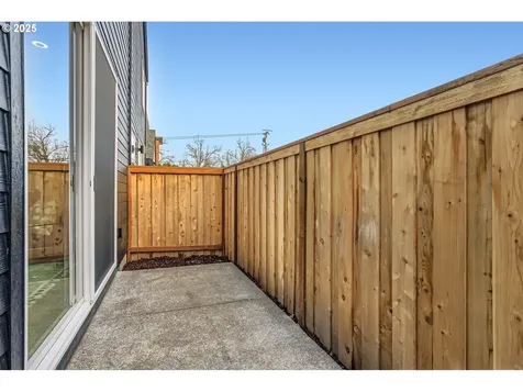 6678 SE Clinton Street Portland OR 97206