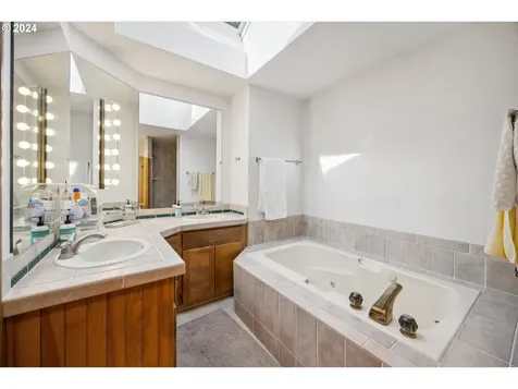 11125 SW 123rd Place Portland OR 97223