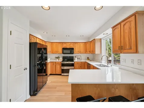 5052 NW Millstone Way Portland OR 97229
