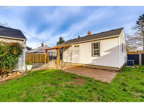 1215 NE 79th Avenue Portland OR 97213