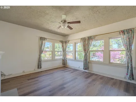 7906 SE Woodstock Boulevard Portland OR 97206