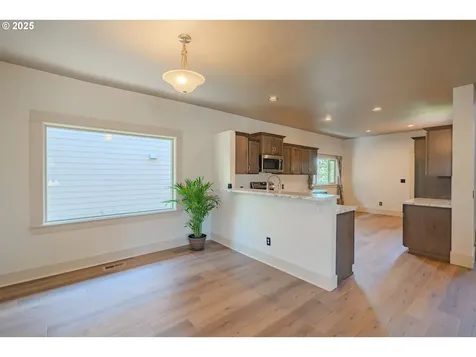 7906 SE Woodstock Boulevard Portland OR 97206