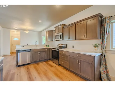 7906 SE Woodstock Boulevard Portland OR 97206